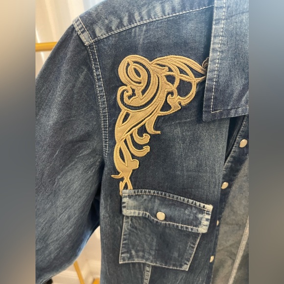 Brand: Wired Heart - Blue Denim Vintage Button-Down, medium size - Picture 9 of 10